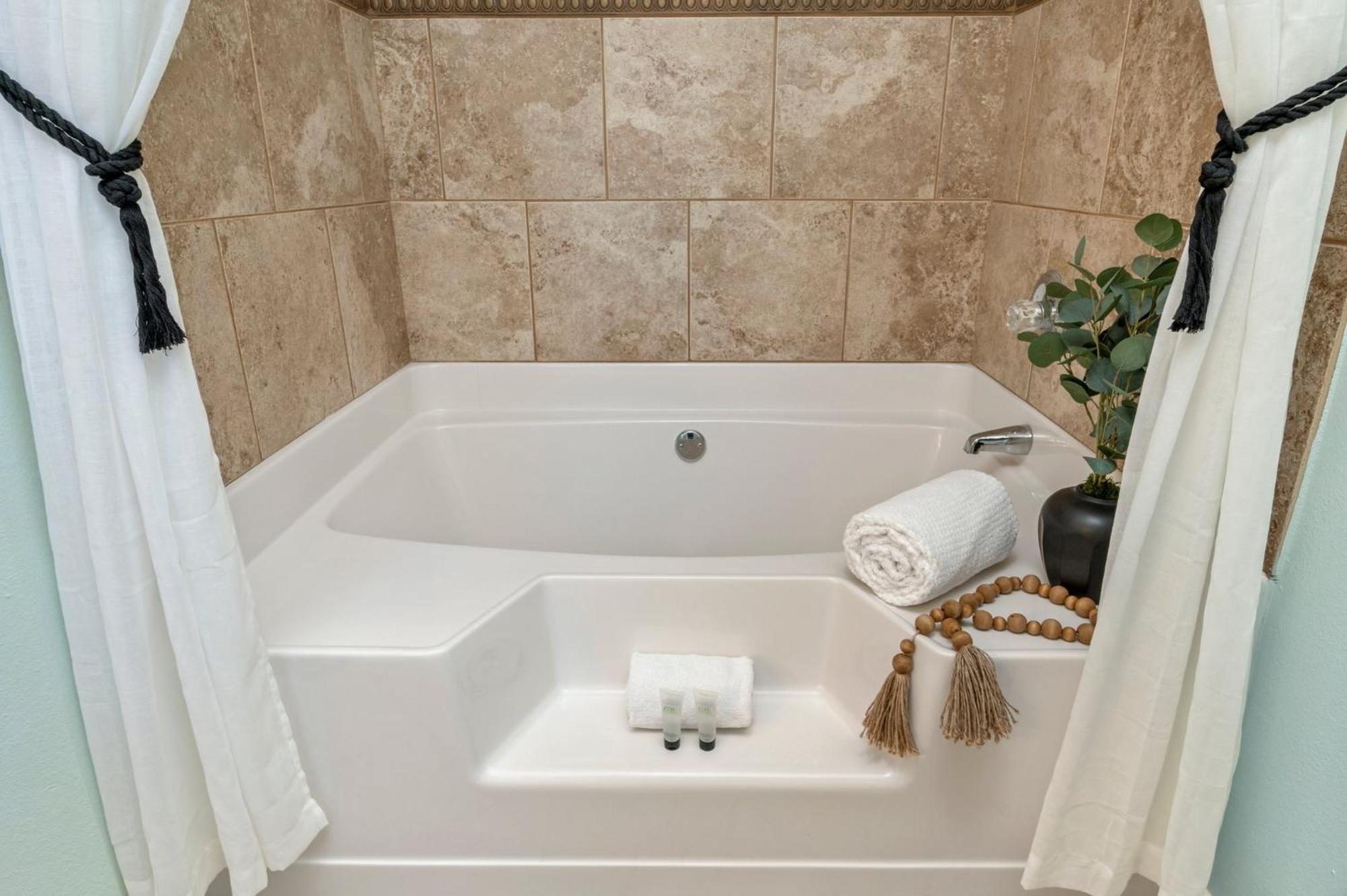 Beautiful Pet Friendly Home! Tropical Pool, Optional Golf Cart & Pool Heat, Minutes To Beach Destin Exterior photo